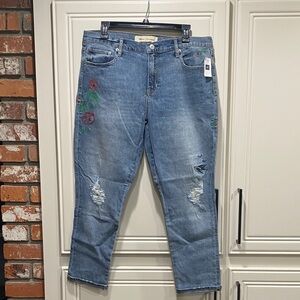 NWT gap 1969 embroidered girlfriend jeans 32